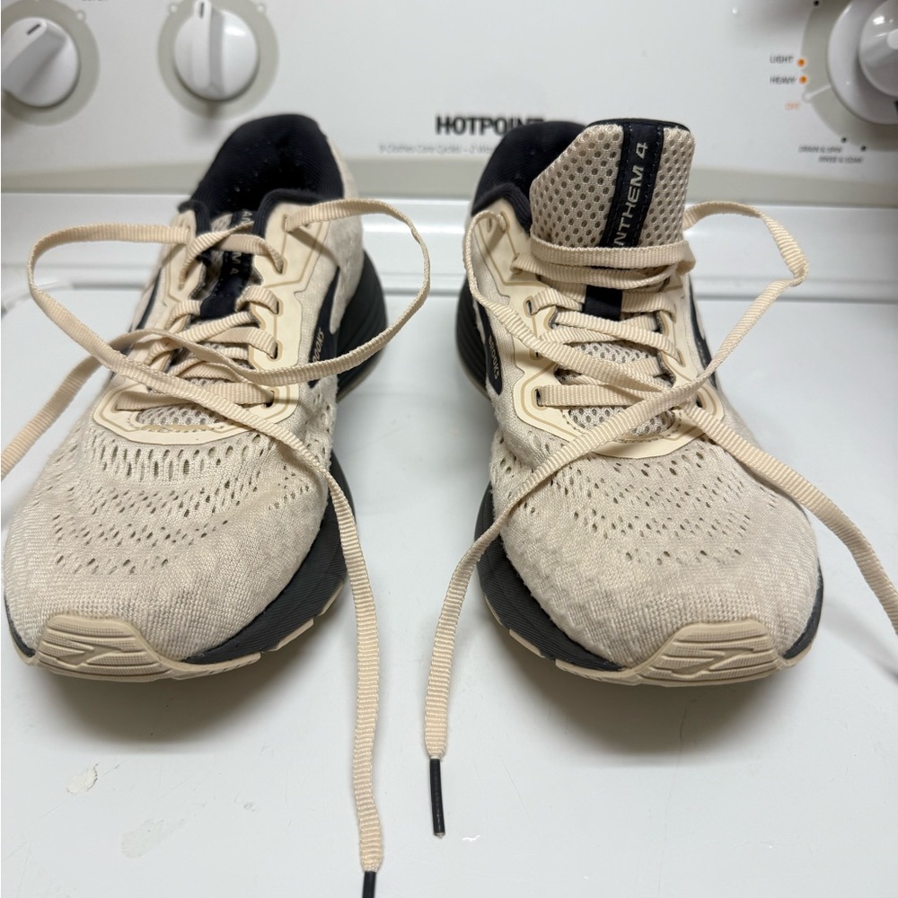 Brooks Cream and Navy Blue Athletic Shoes size 8